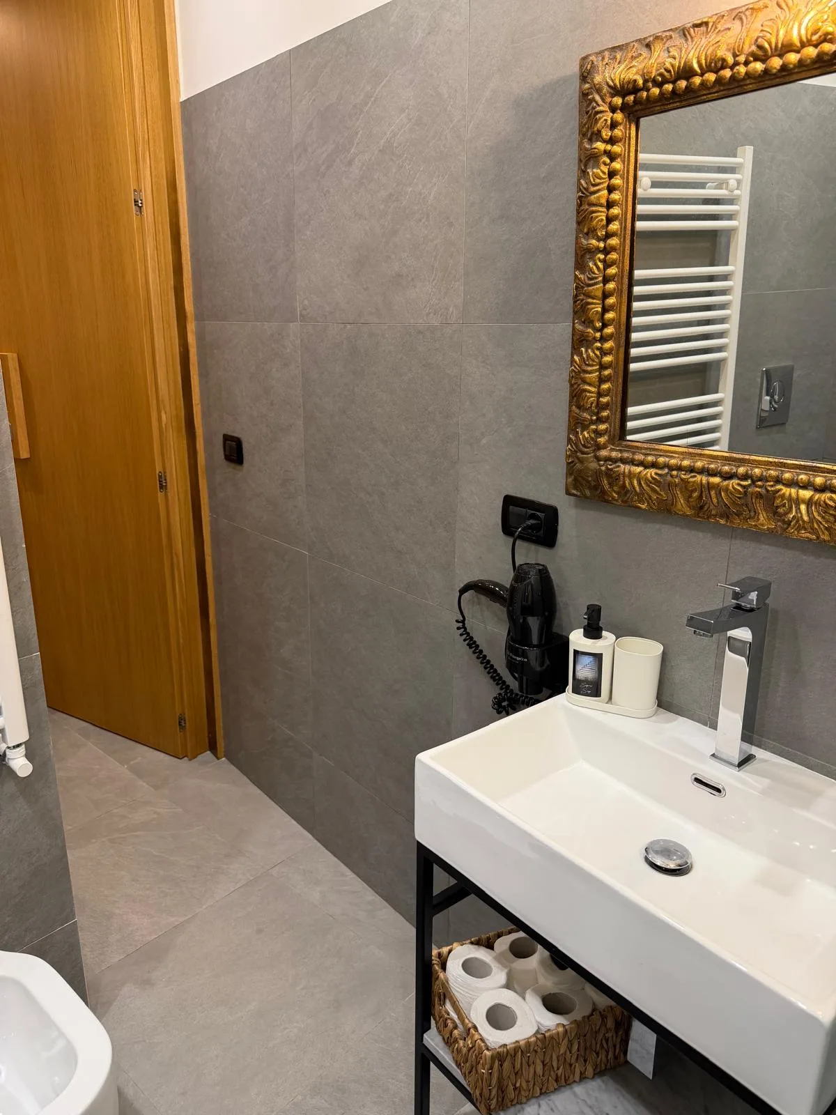 Camera Doppia — lavabo bagno