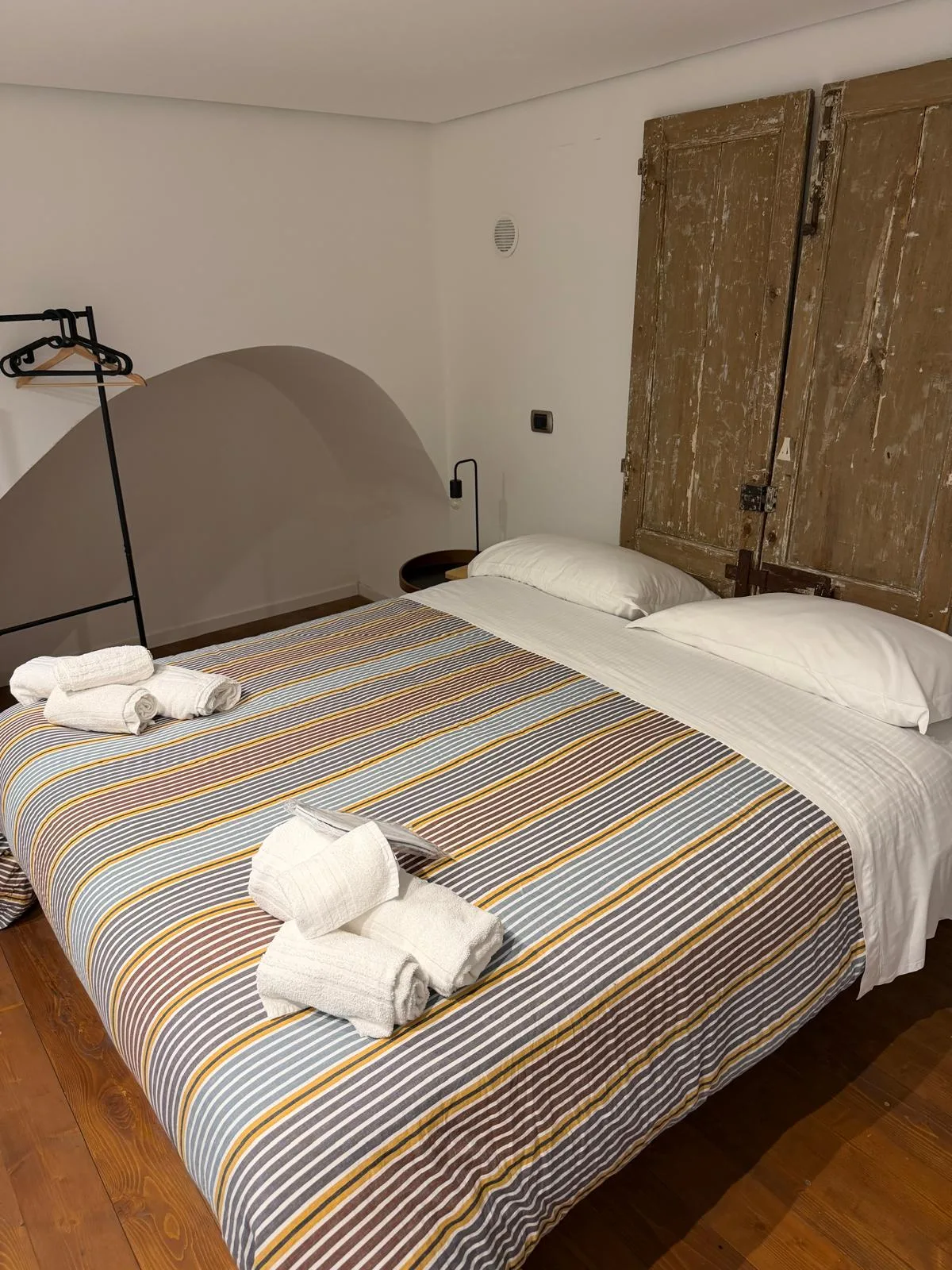 Camera Quadrupla — letto rustico