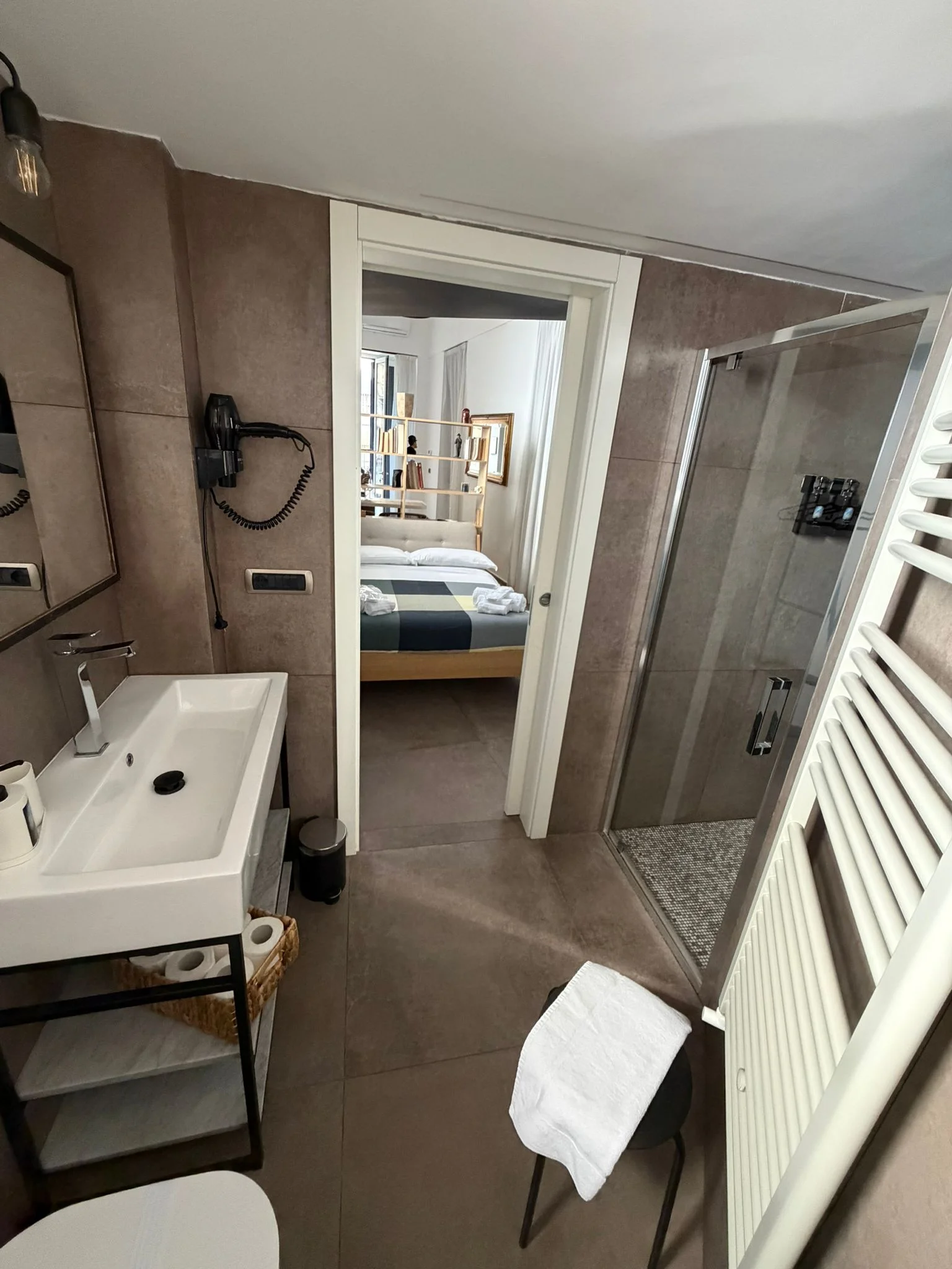 Camera Tripla — bagno completo