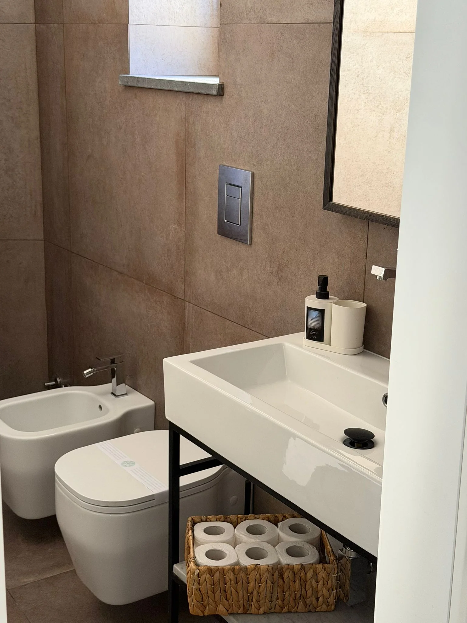 Camera Tripla — bagno con WC e bidet